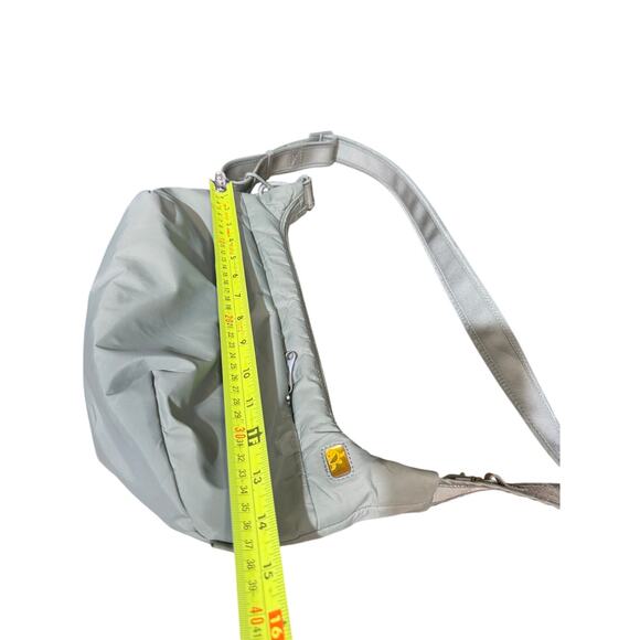 Pacsafe vinyl bag in great condition - Picture 5 of 8